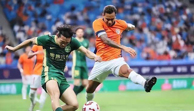 多米体育-青岛海牛重创锋线，秘鲁中锋再伤停，喀麦隆国脚火速入替(青岛海牛转会)