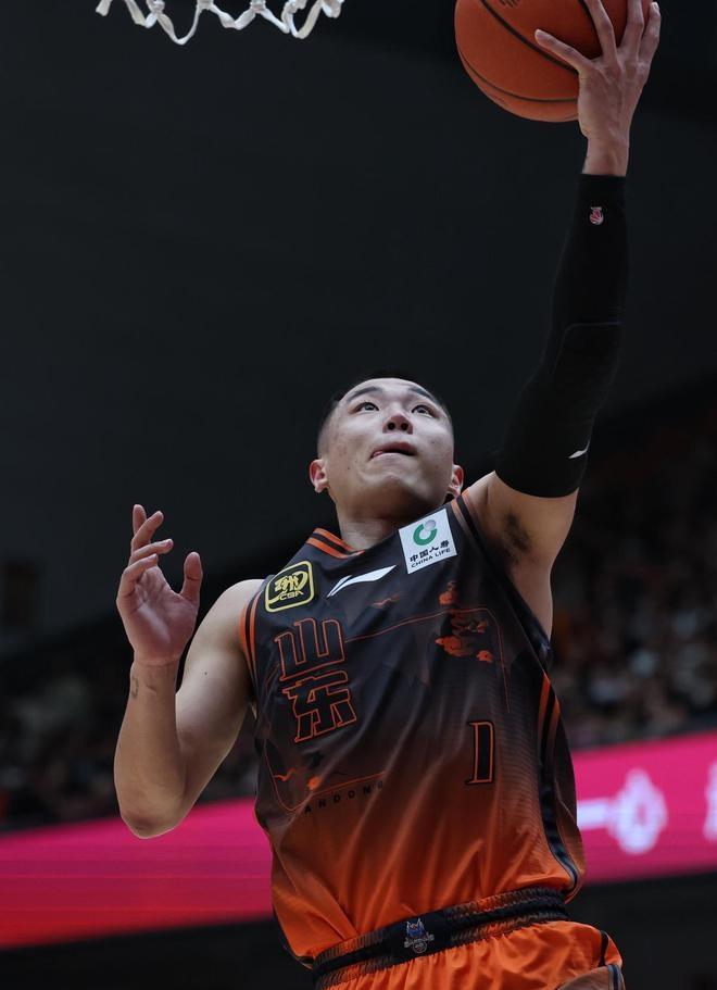 张帆22分北控力克深圳库马杰15+12山东胜江苏(北控男篮张帆伤病怎样了)